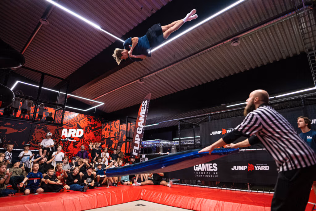Super Tramp na área de performance na JumpYard