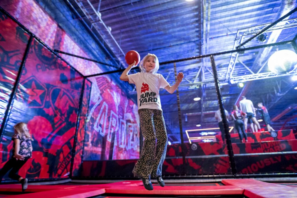 DodgeBall: o famoso "jogo do mata" em trampolins