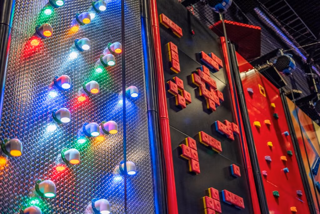 Parede de escalada na JumpYard